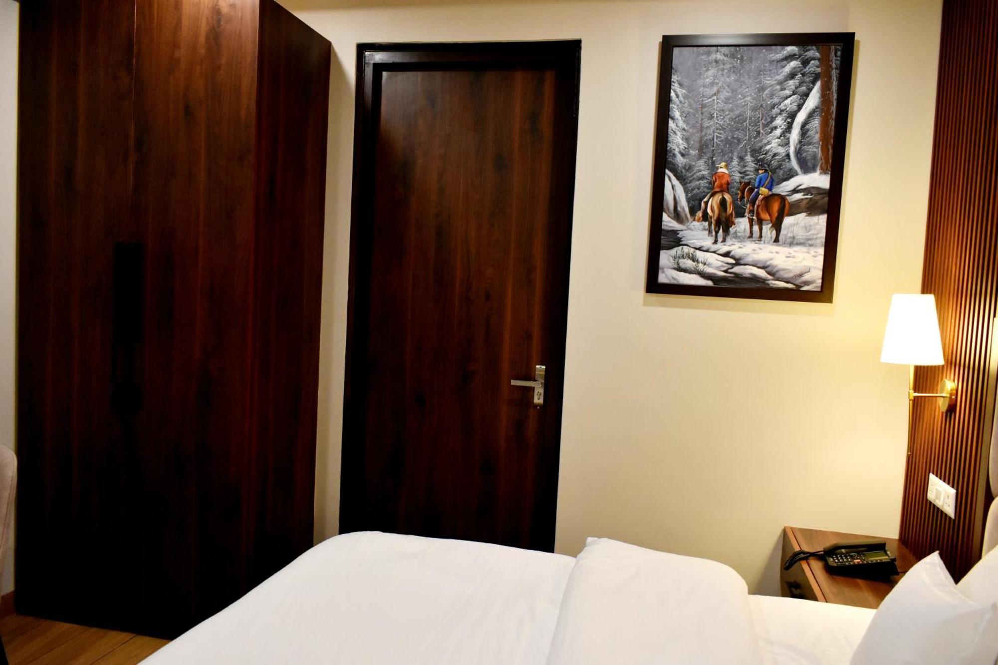 Rega Manivedya The Jungle Trail Resort Mukteshwar Bagian luar foto