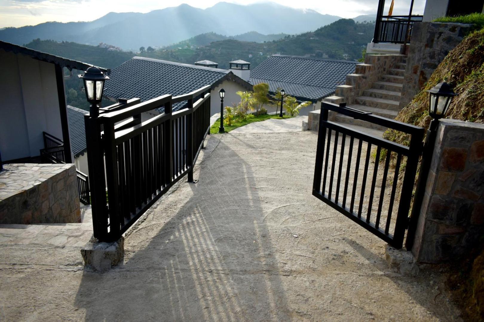 Rega Manivedya The Jungle Trail Resort Mukteshwar Bagian luar foto